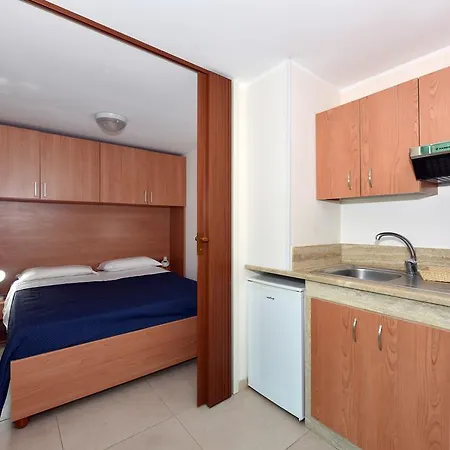 ホリデーパーク Camping La Vecchia Torre 3*