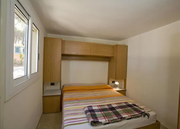 Camping La Vecchia Torre פארק נופש 3*