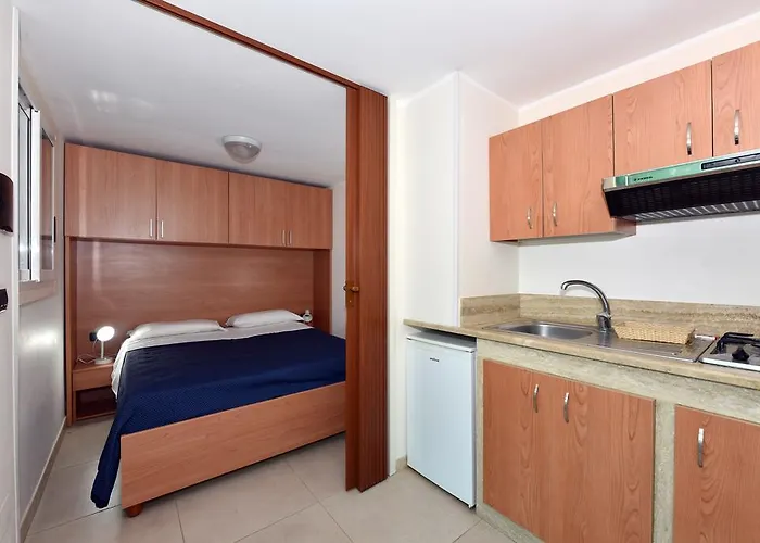 פארק נופש Camping La Vecchia Torre 3*