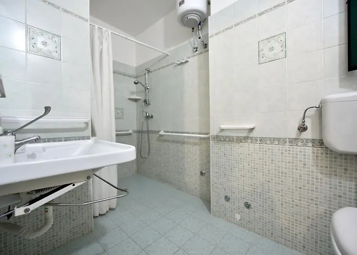 פארק נופש Camping La Vecchia Torre 3*